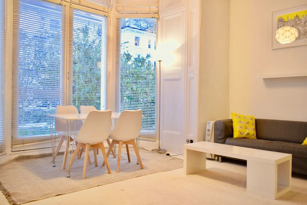 Elegant Mezzanine Studio Flat in Belsize Park