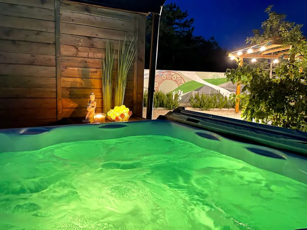 VSG Resort - 200m from Beach, Pool, Sauna & Jacuzzi