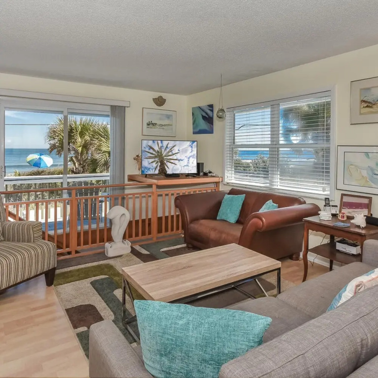 The Artist Beach House Beachfront 6298s