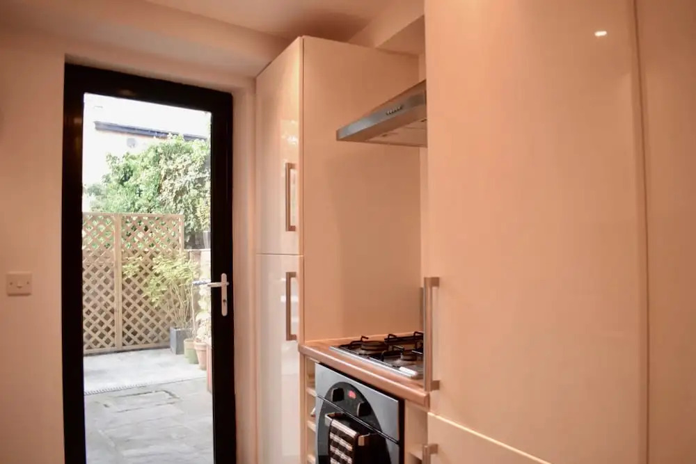 1 Bedroom Apartment With Patio Near Clapham
