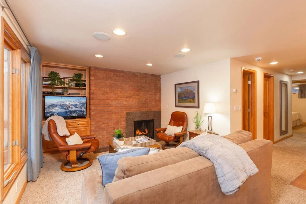 Everything You Need - 2BR Steps To Gondola