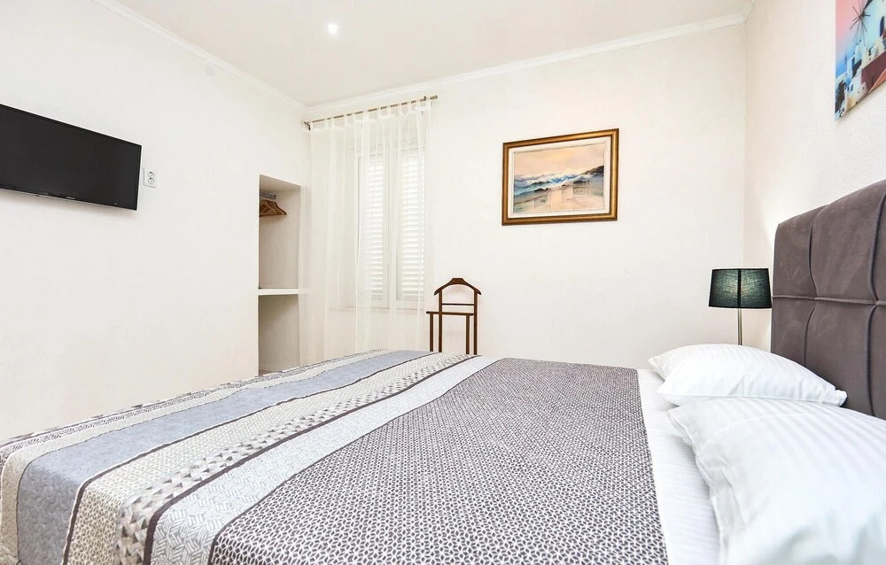 Nice Apartment in Dubrovnik With Outdoor Swimming Pool, Wifi and 5 Bedrooms
