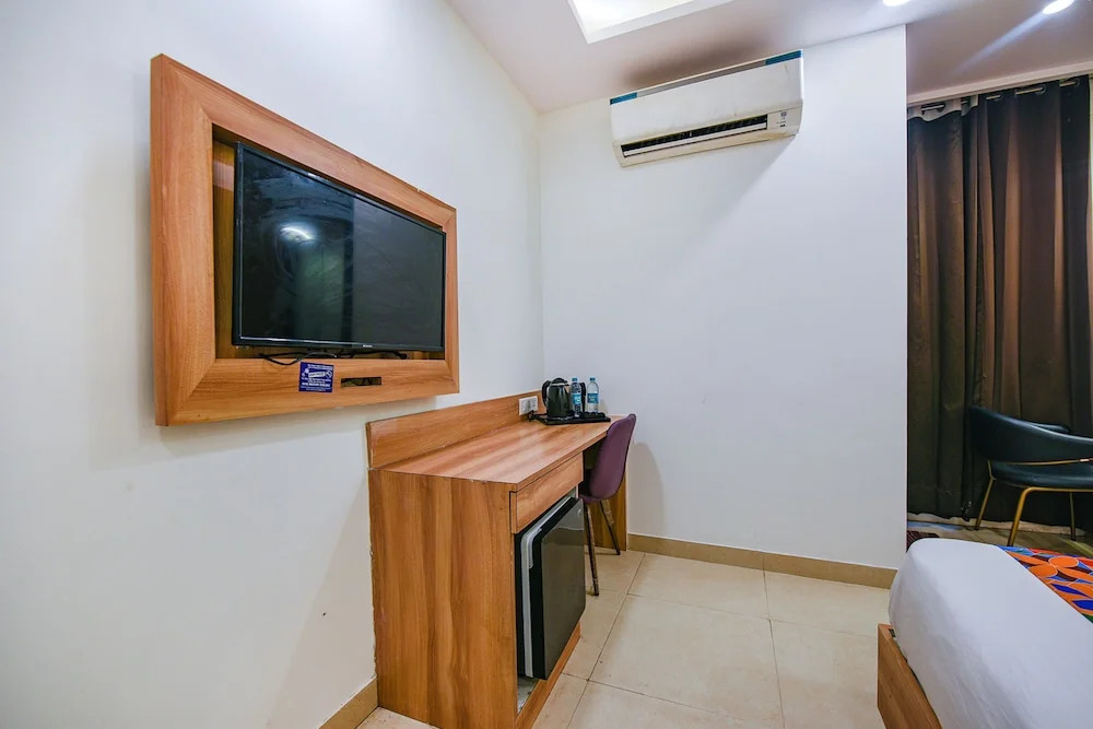 Fabhotel Royal Residency I