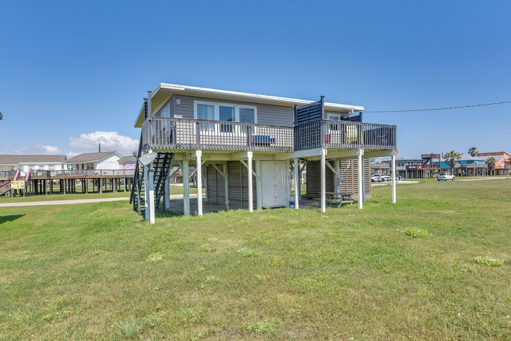 Steps to Surfside Beach! Ocean-view Texas Retreat
