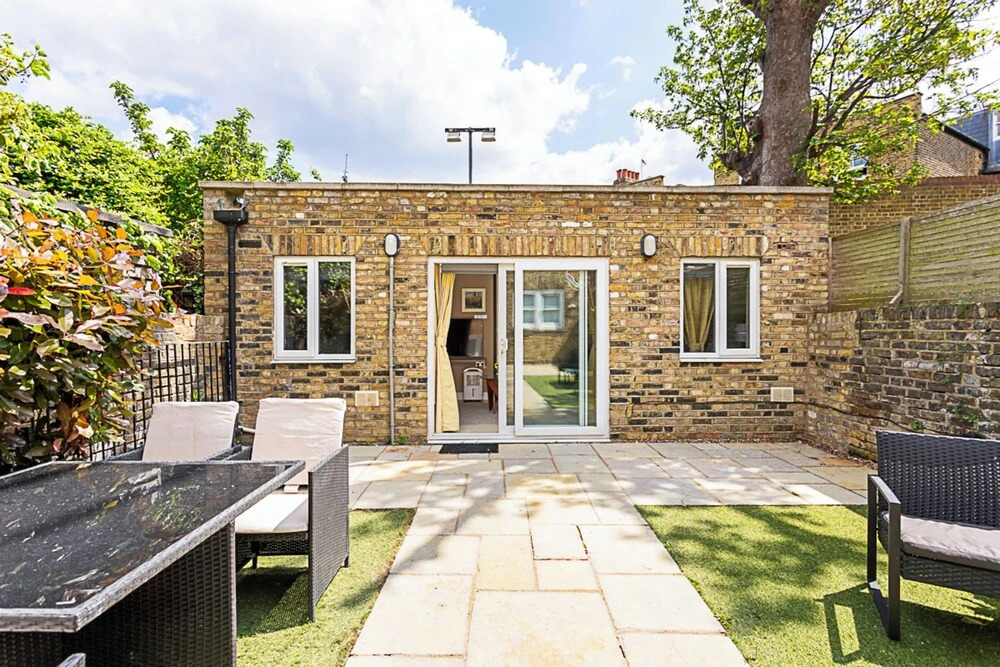 Charming Garden Studio