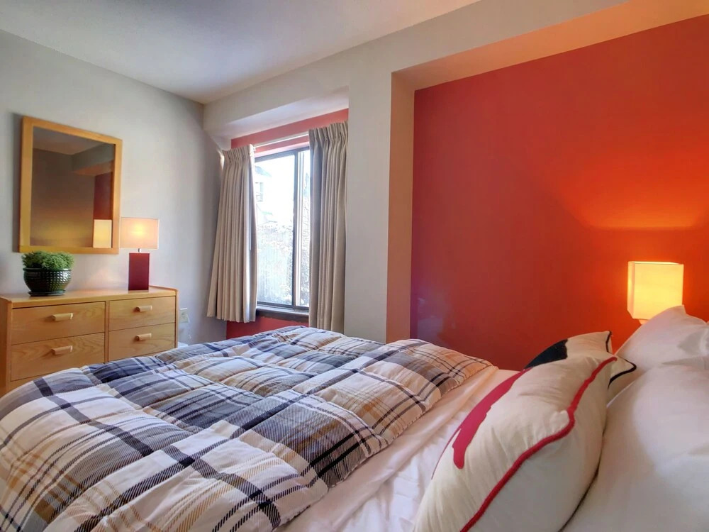 MG 3C16 - Wow!  Location. Views. Pool. Sauna. Shops.  2 Bedrooms