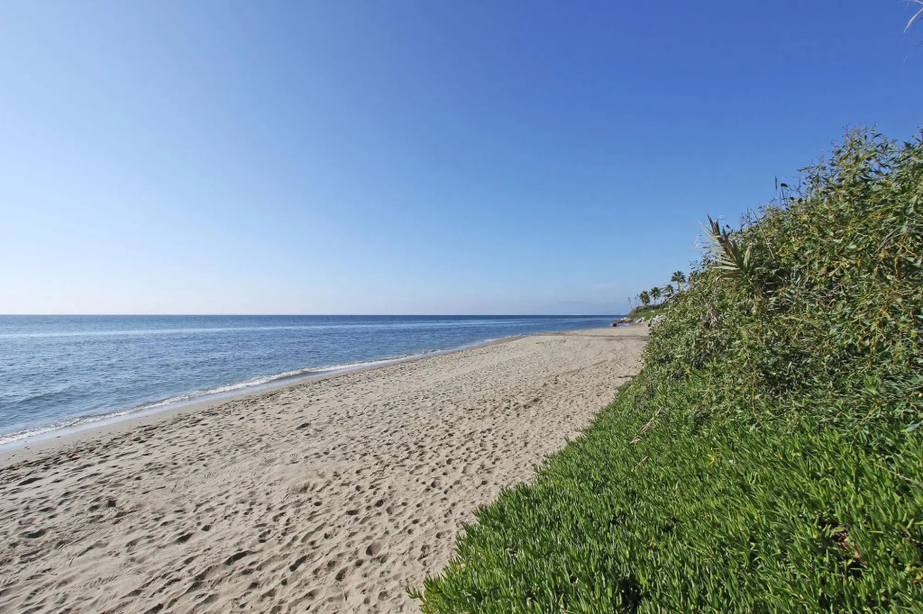 1100 - Beach Front Villa