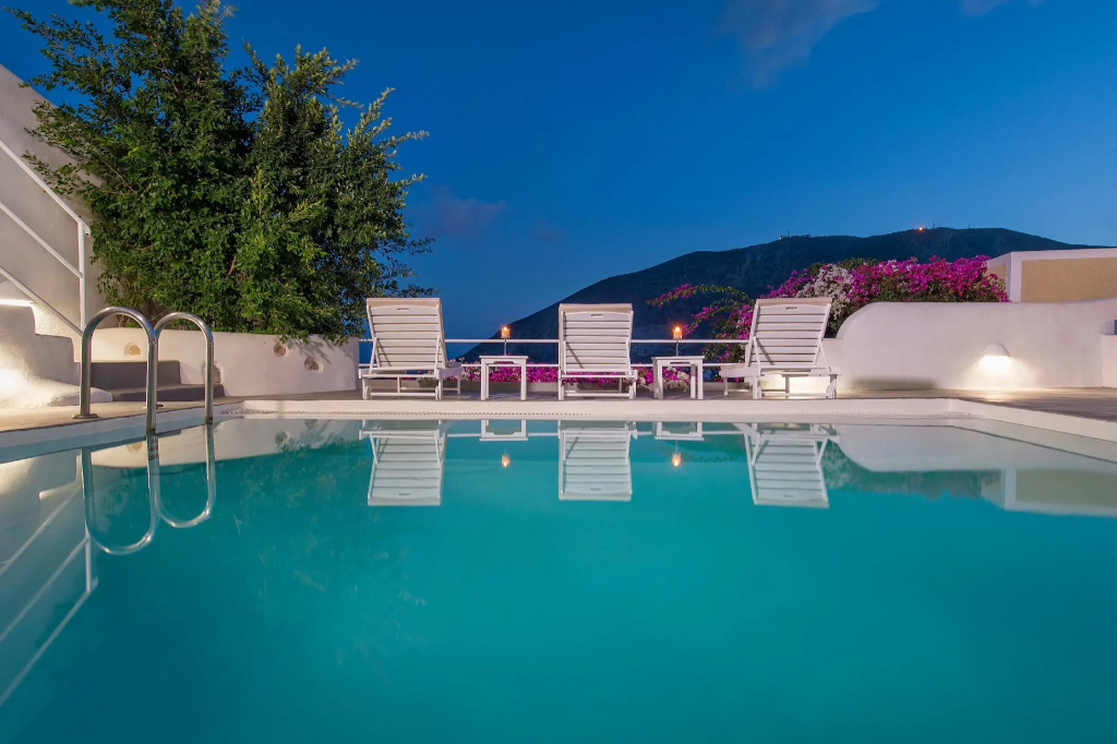 White Cave Private Villa