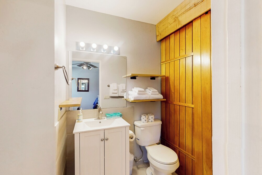 1BR Townhome w/ Spa Access Near Trails