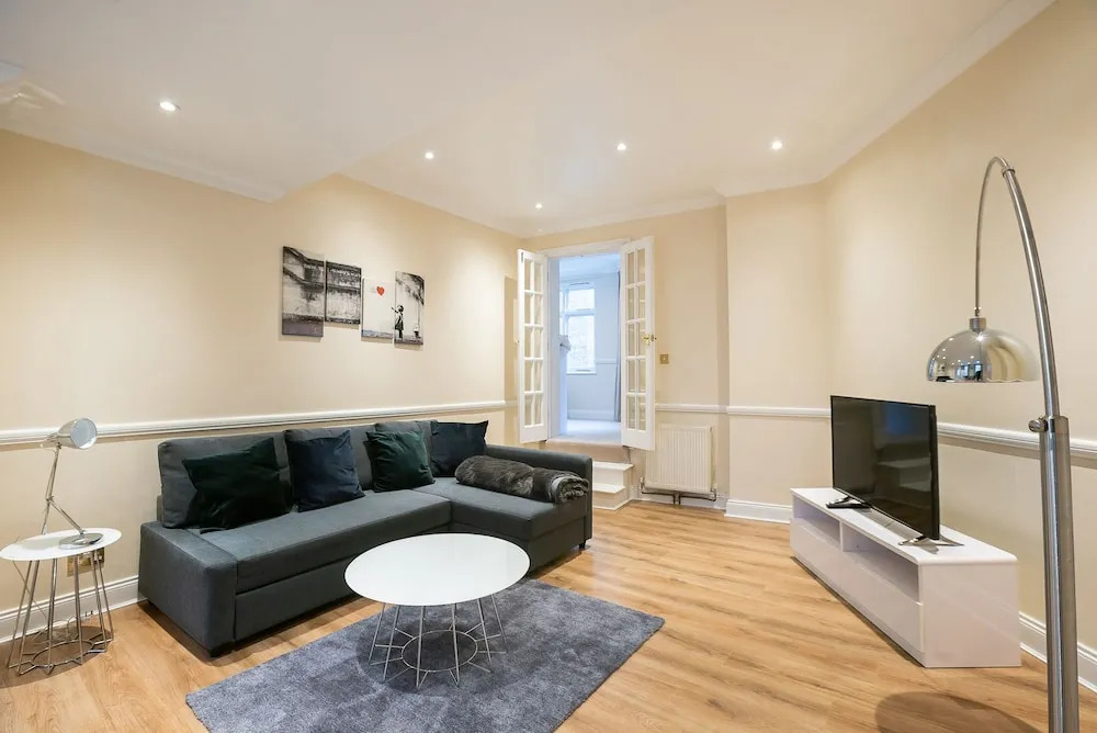 Amazing Two Bed Moments From St Pauls Cathedral A2