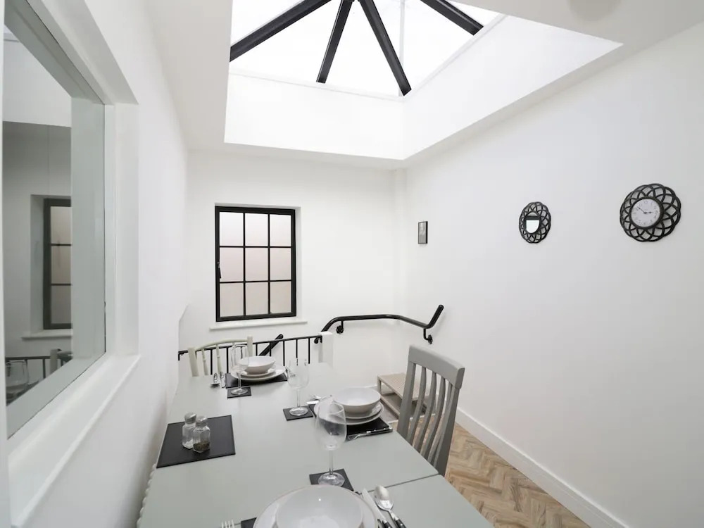 Tudor Loft - High Street