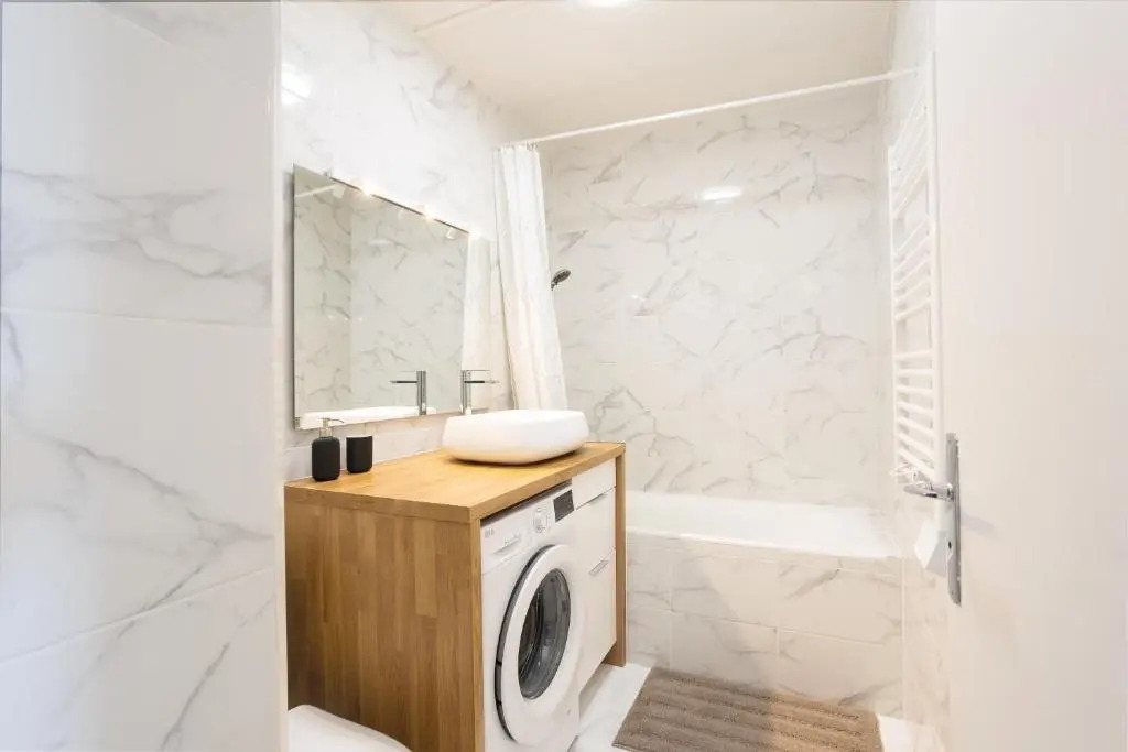 Renovated apartment metro, parking included, near Porte Versaille