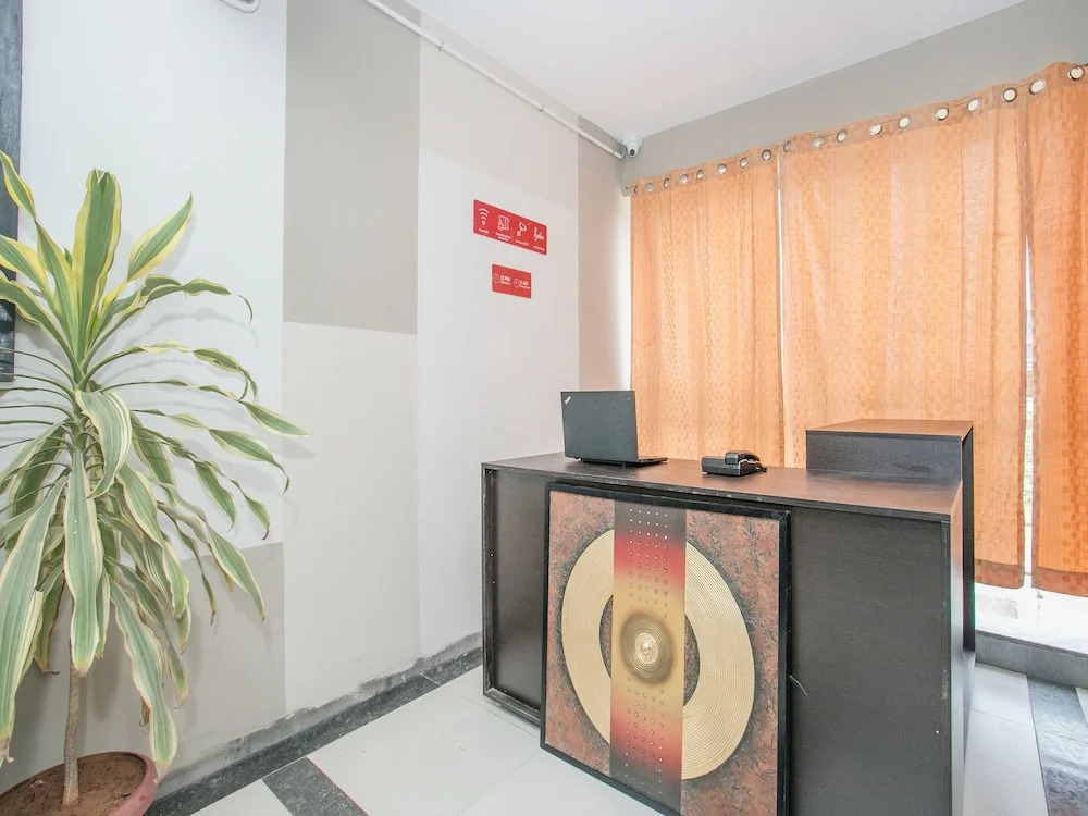 OYO 13523 Hotel Luxor The Budget Inn
