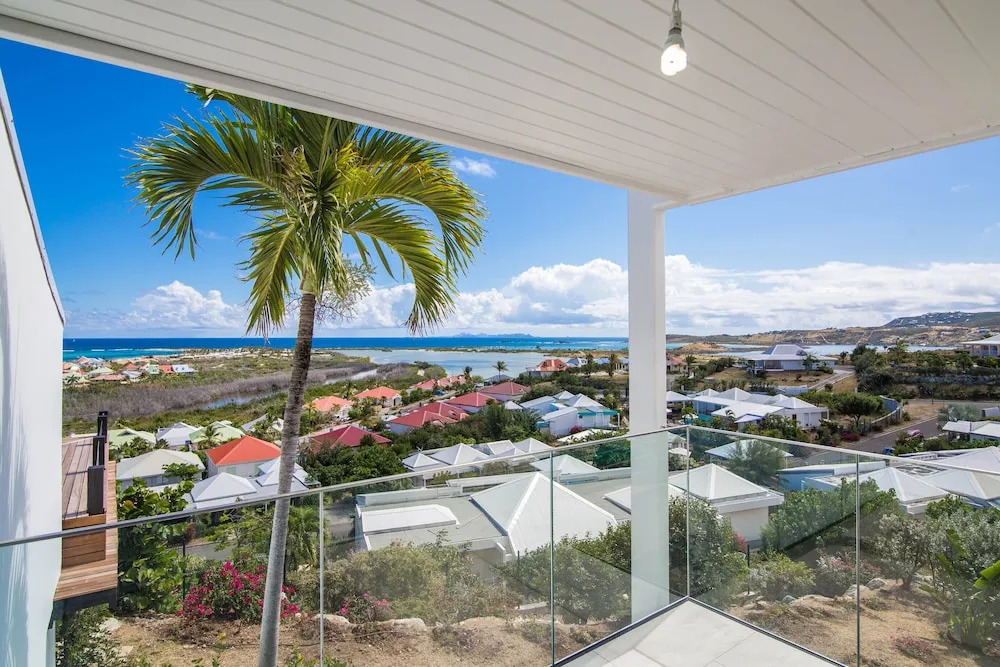 Dream Villa Orient Bay 570