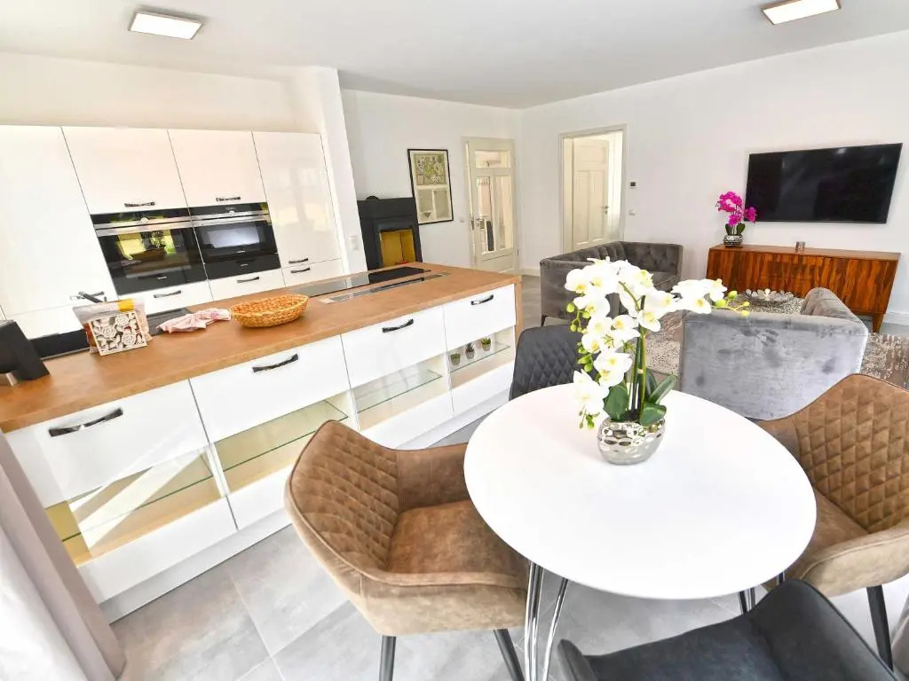 Villa LEVANTE in Binz - Gartenwohnung mit Kamin, Sauna, Terrasse