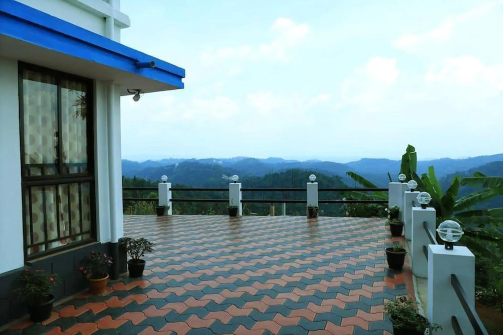 Moonline Resort