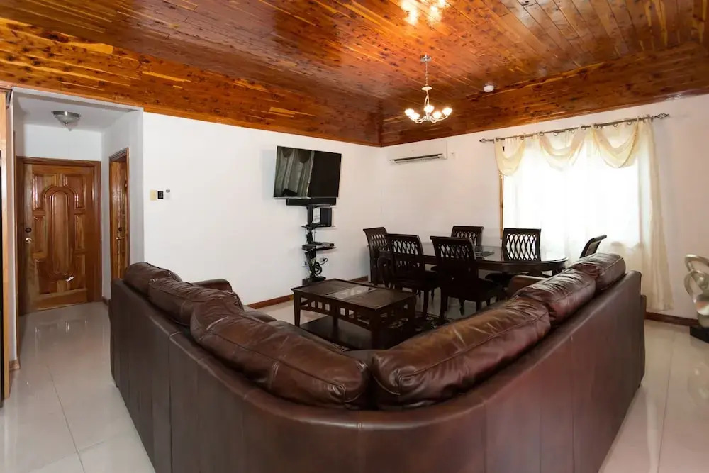 New Kingston Guest Apt at Fairway