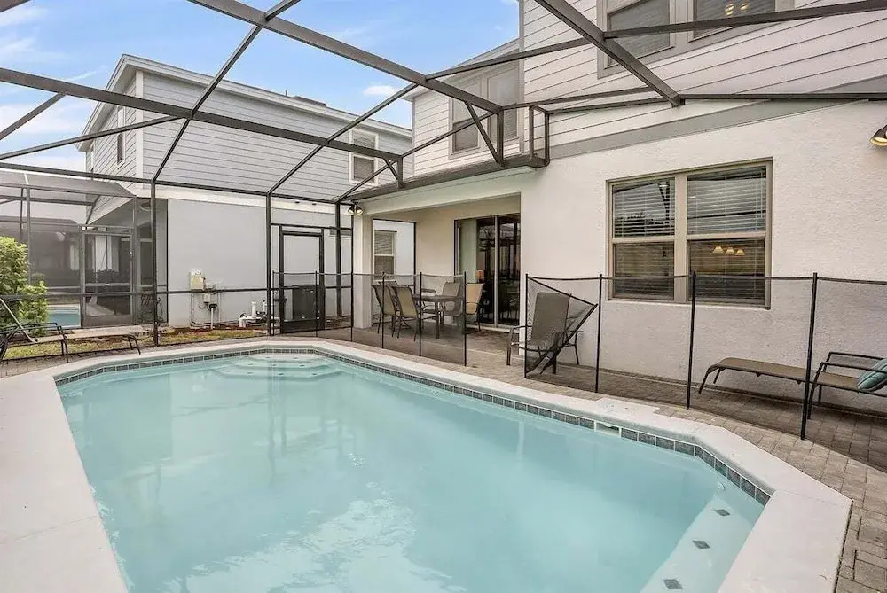 2440-5-td-perfect Villa at Windsor