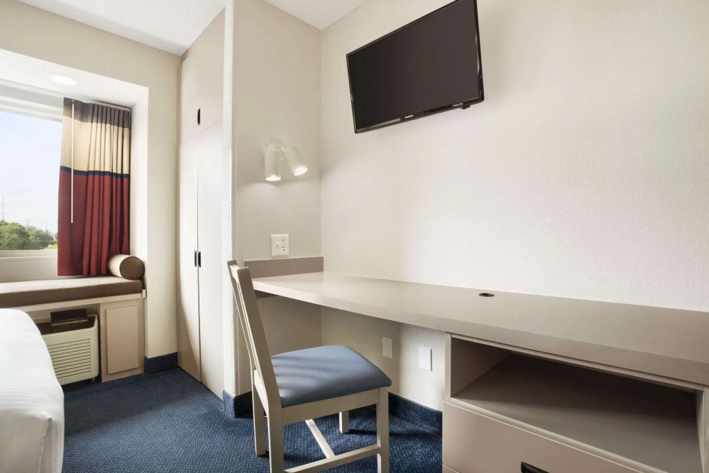 Microtel Inn By Wyndham Louisville East