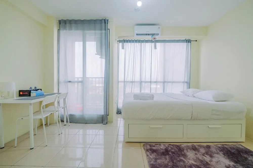 Tifolia Studio Apartment with Double Bed near LRT Station