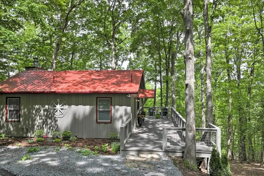 Serene Cabin Getaway w/ 2 Decks + Mountain Views!
