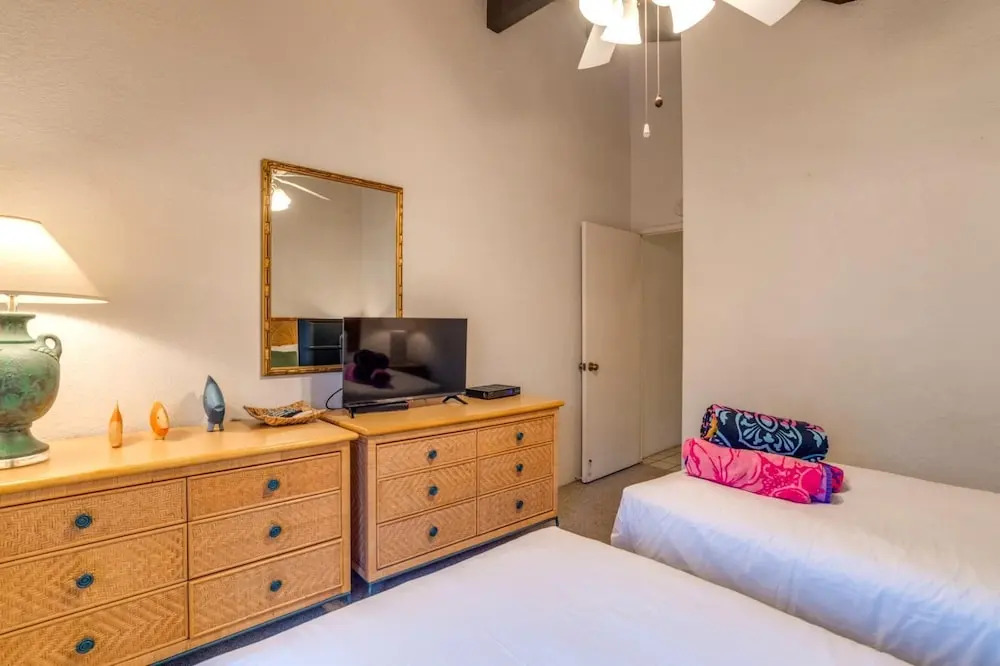 K B M Resorts- Nap-c37 Gorgeous 2bd, Ocean View, Easy Access to Parking, Pool and Beach!