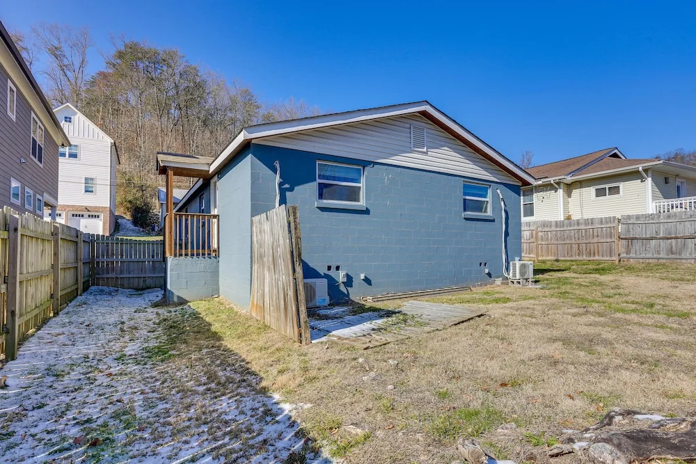 Pet-friendly Chattanooga Duplex in Northshore!