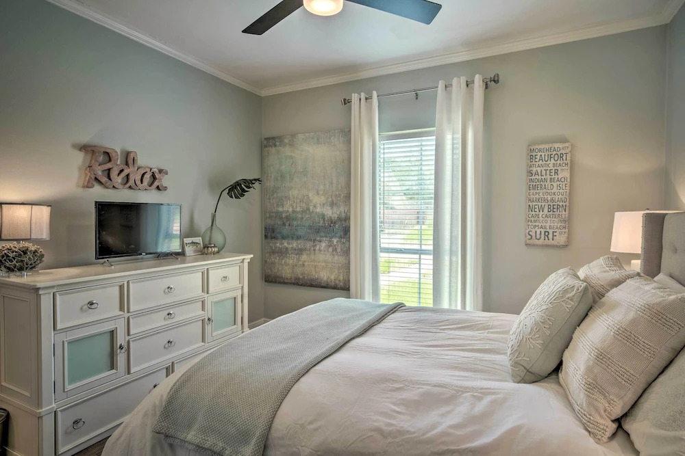 Baton Rouge Game Day House w/ Chic Yard Space