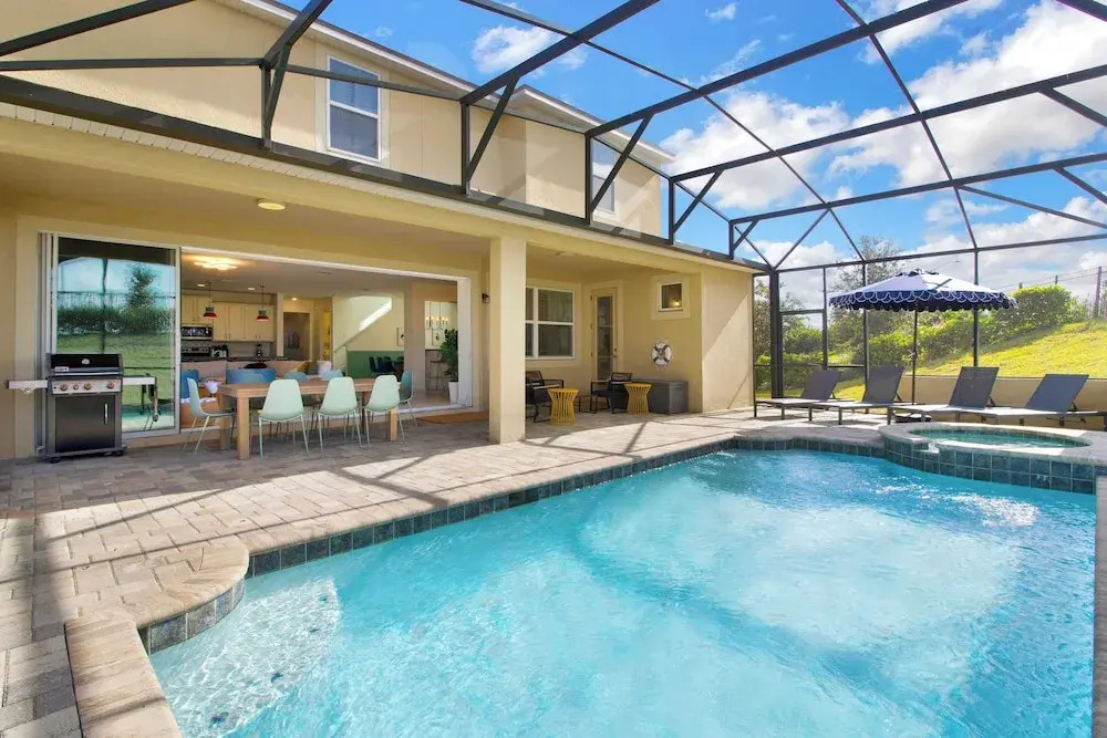 Sleeps 20! 9bdr, Star Wars-themed Game Room, Pool, Hot Tub Nassau by Avantstay