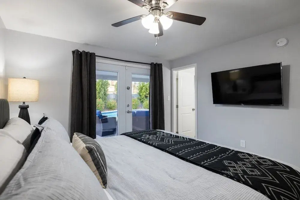 Phoenix Winchcomb 3 Bedroom Home by RedAwning