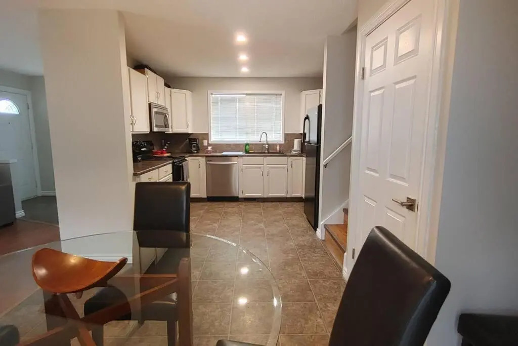 Beautiful 3-bedroom main floor home