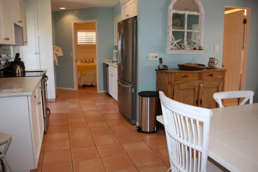 Aloha Kai - Unit 20- Beautifully Updated! 2 Bedrooms 2 Bathrooms Apts