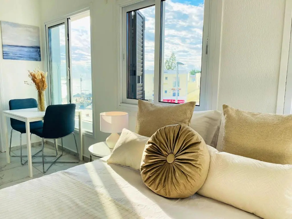 Phaedrus Living : Luxury Flat Lighthouse 75