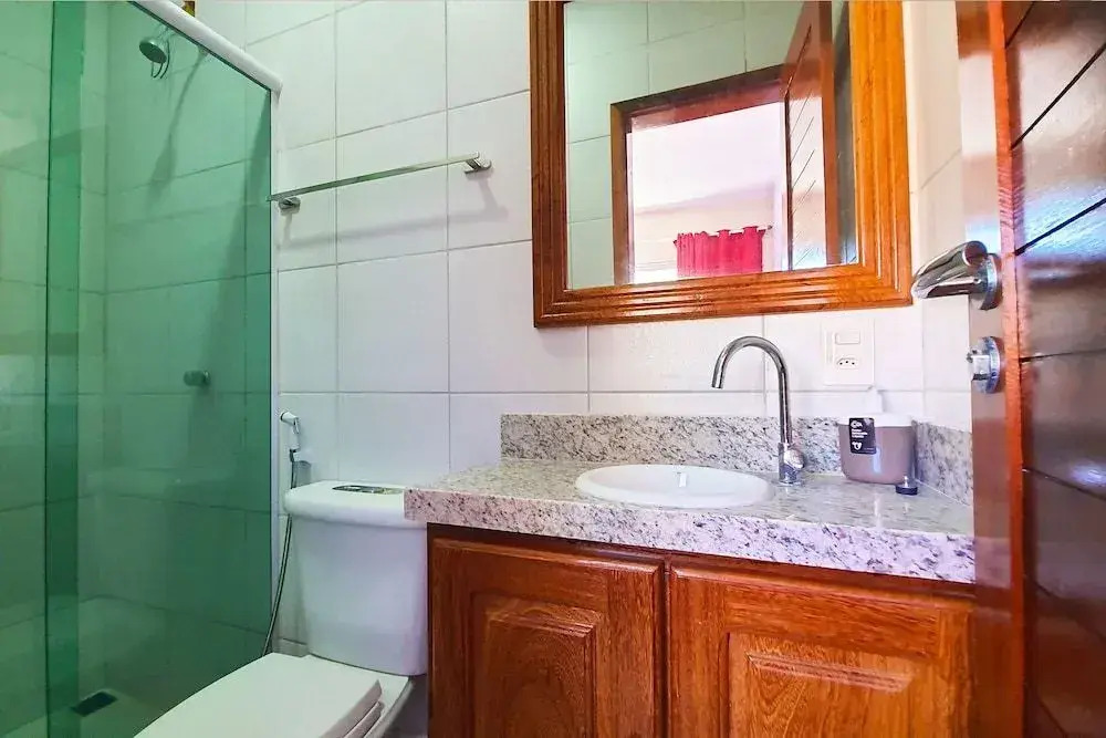 CASA TRíPLEX AO LADO DA PRAIA DO IGUAPE