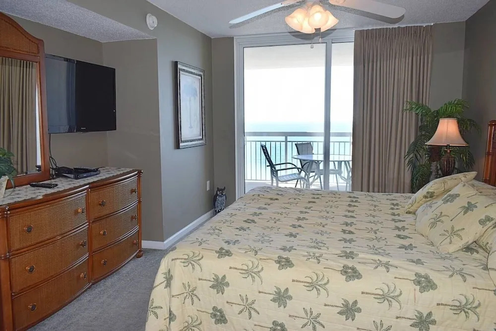 Crescent Shores S 1811 3 Bedroom Condo by RedAwning, North Myrtle Beach