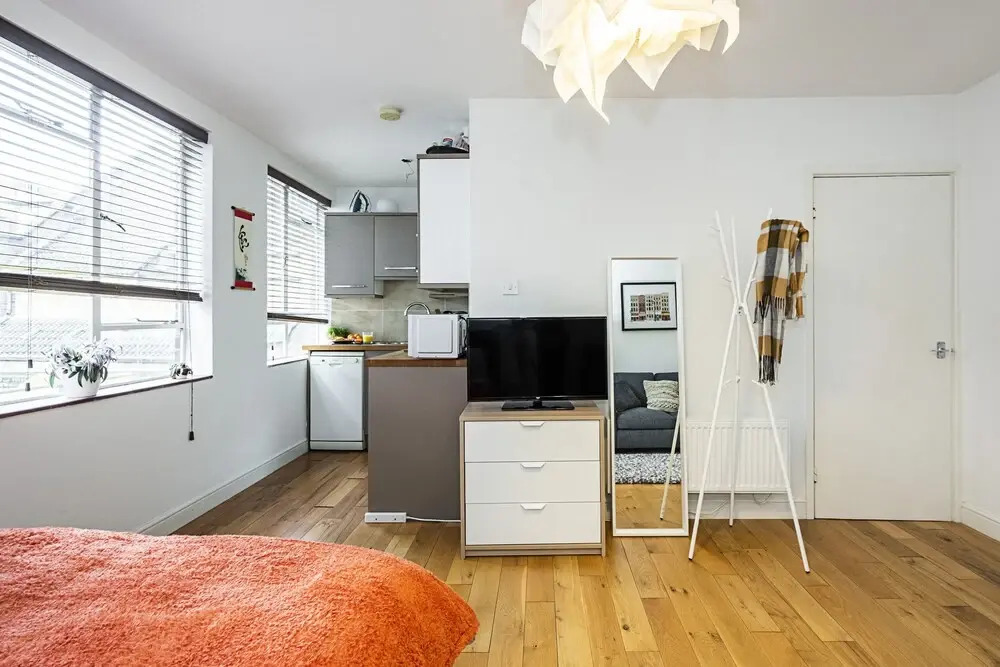 Studio Flat near Victoria Station