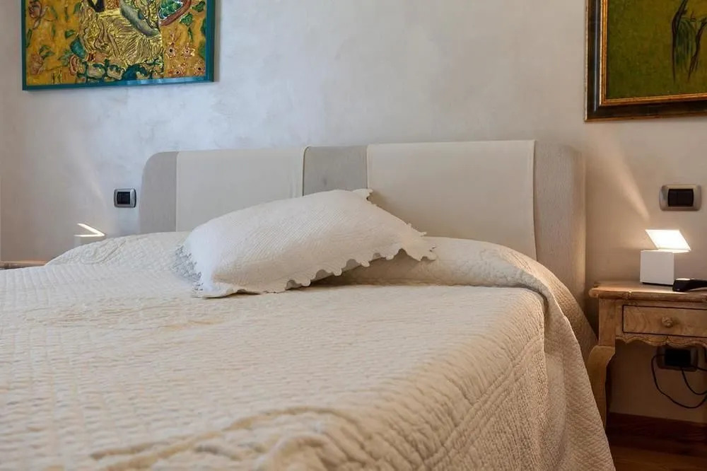 Alisee Bed  Breakfast