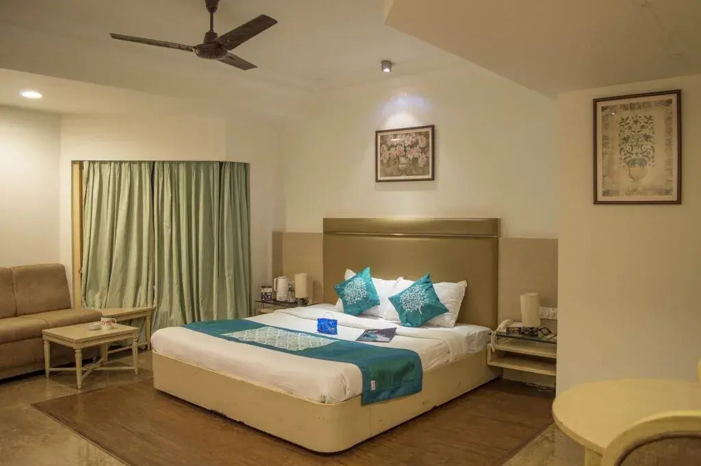 OYO Premium Zone I MP Nagar 2