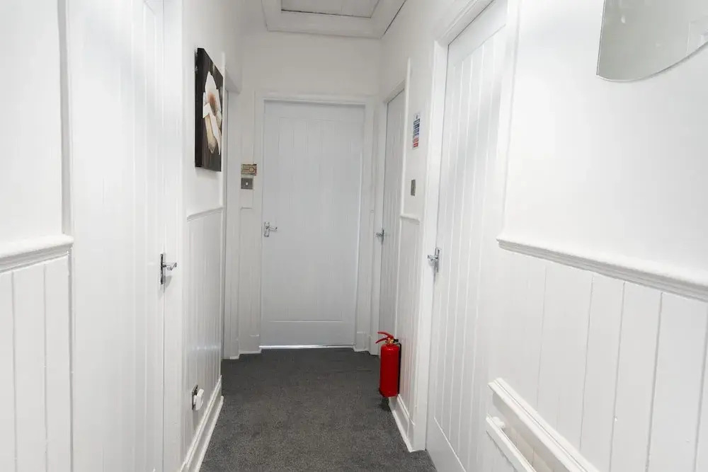 2-bed Flat, Wishaw, Free Parking, Family-friendly