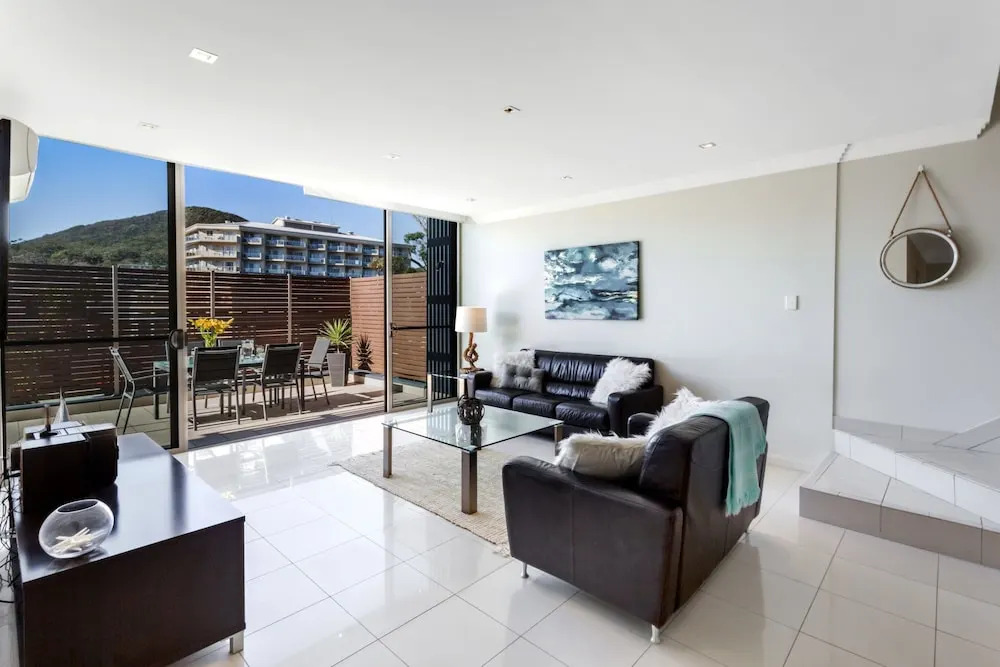 Aura 13 - Shoal Bay