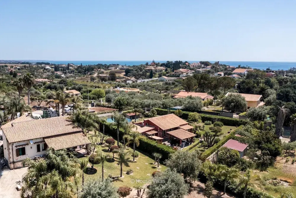 Luxury Garden in Gallina