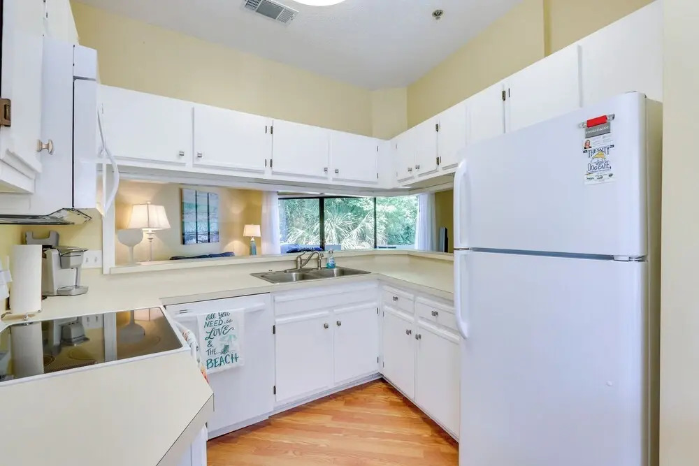 Forest Beach Condo Walk to Coligny