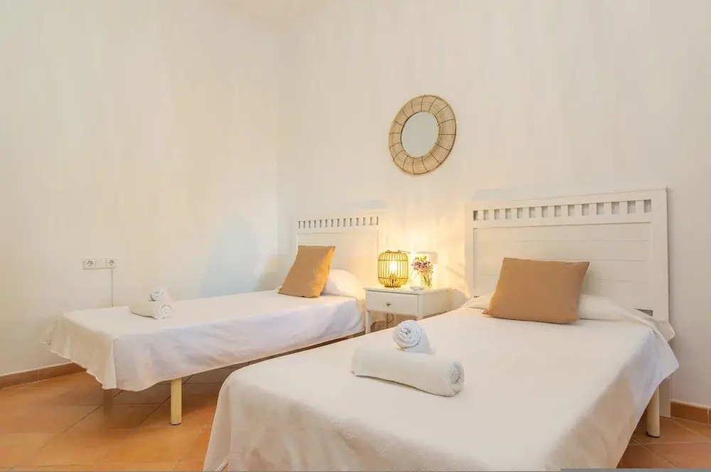 N Amera in Santa y With 5 Bedrooms and 5 Bathrooms