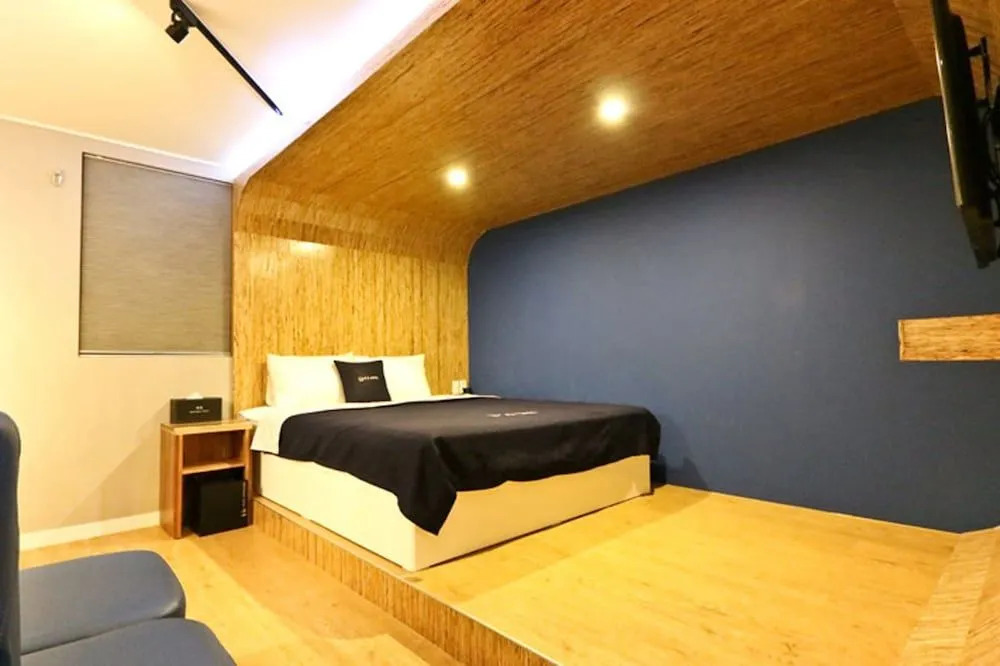 Haru Hotel