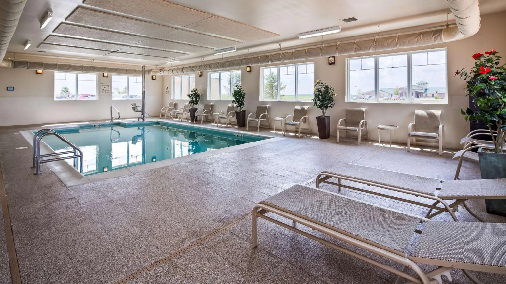 Green Mill Village Hotel & Suites, BW Signature Collection