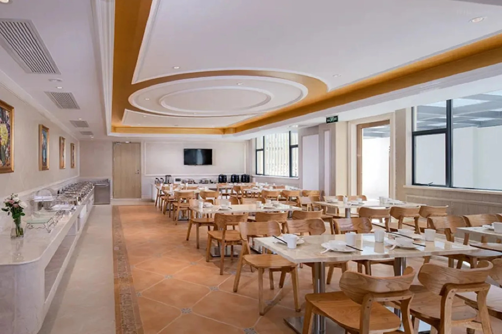 Vienna Hotel (Shenzhen Pingshan High-Speed Railway Station Pingshan Bonded Zone North Gate)