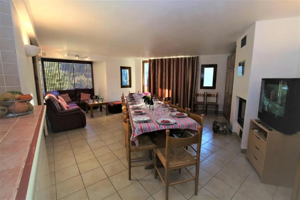 Apartment Ecureuil 200m2 Living room with fireplace