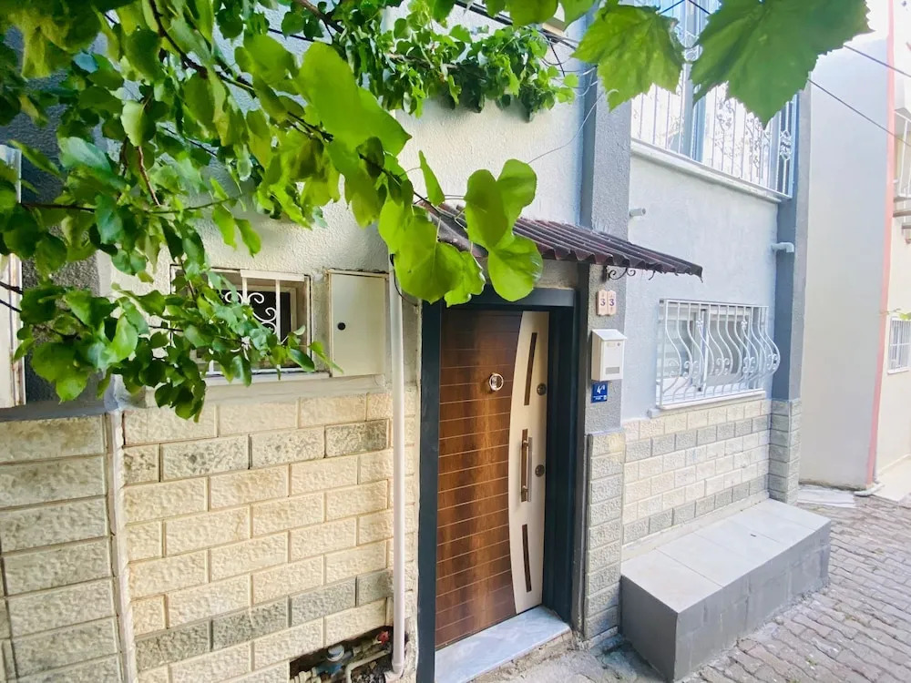 Beautiful 3-bedroom House With Sea View and Garden