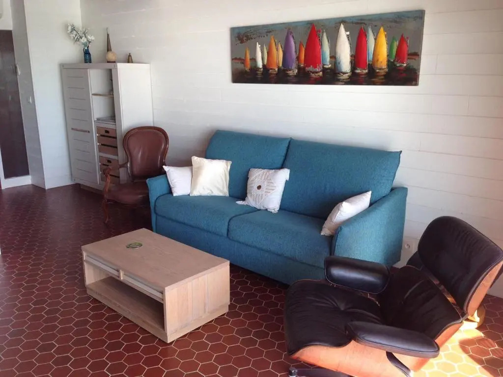 Un appartement avec acces plage a Saint Gilles vue mer comme sur un bateau