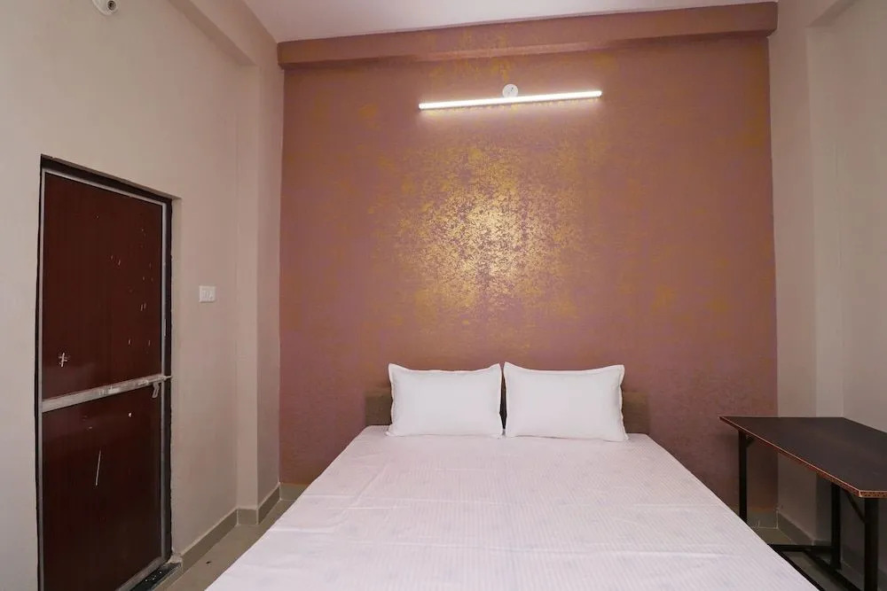 SPOT ON 37467 Shivram Hotel